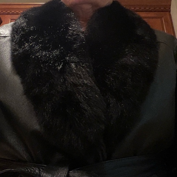 Full length Adolfo leather coat with opossum collar - Picture 14 of 14